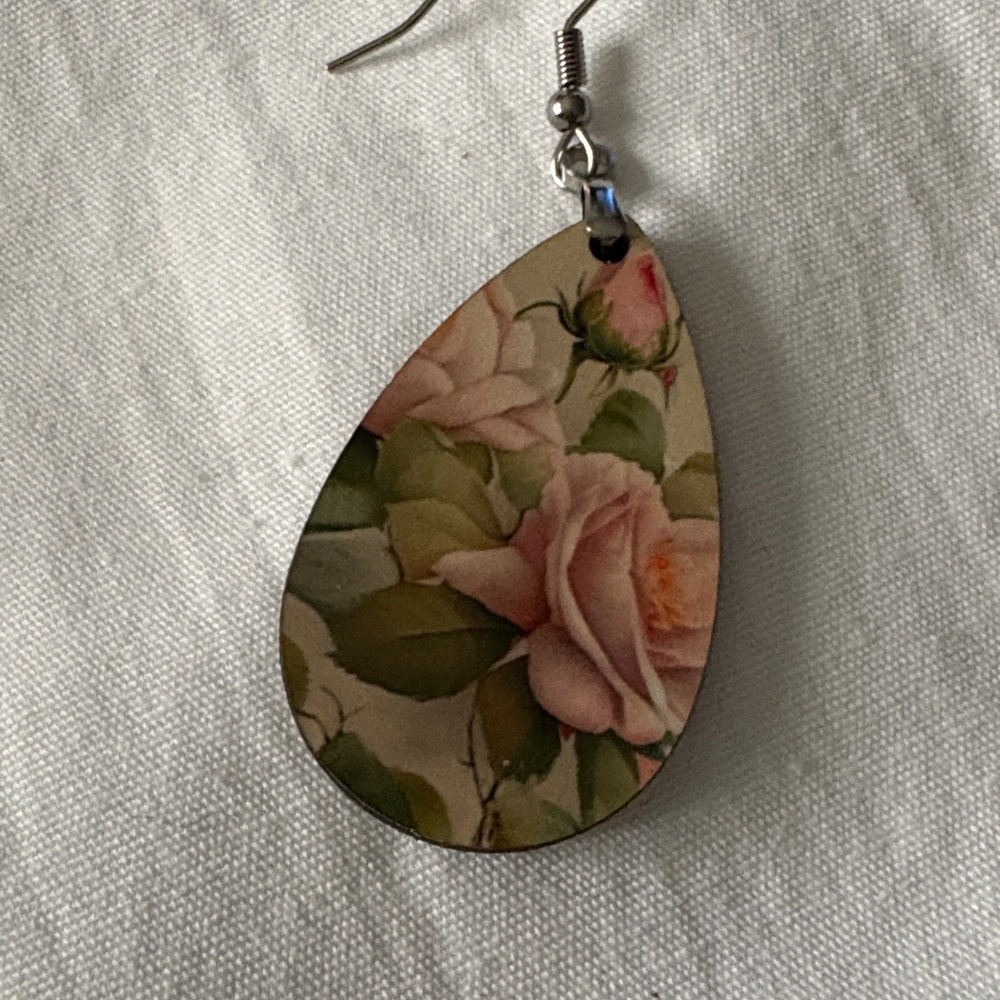 Pink rose earring - Picture 2 of 6